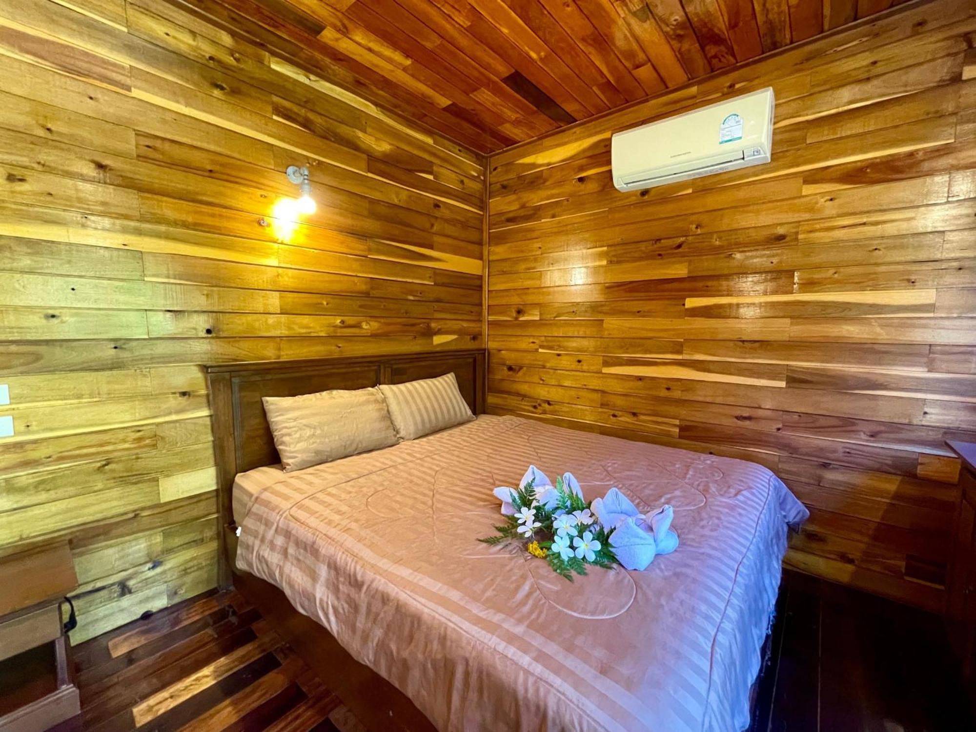The Camper Lodge Khao Sok Ban Bang Bon Exterior photo