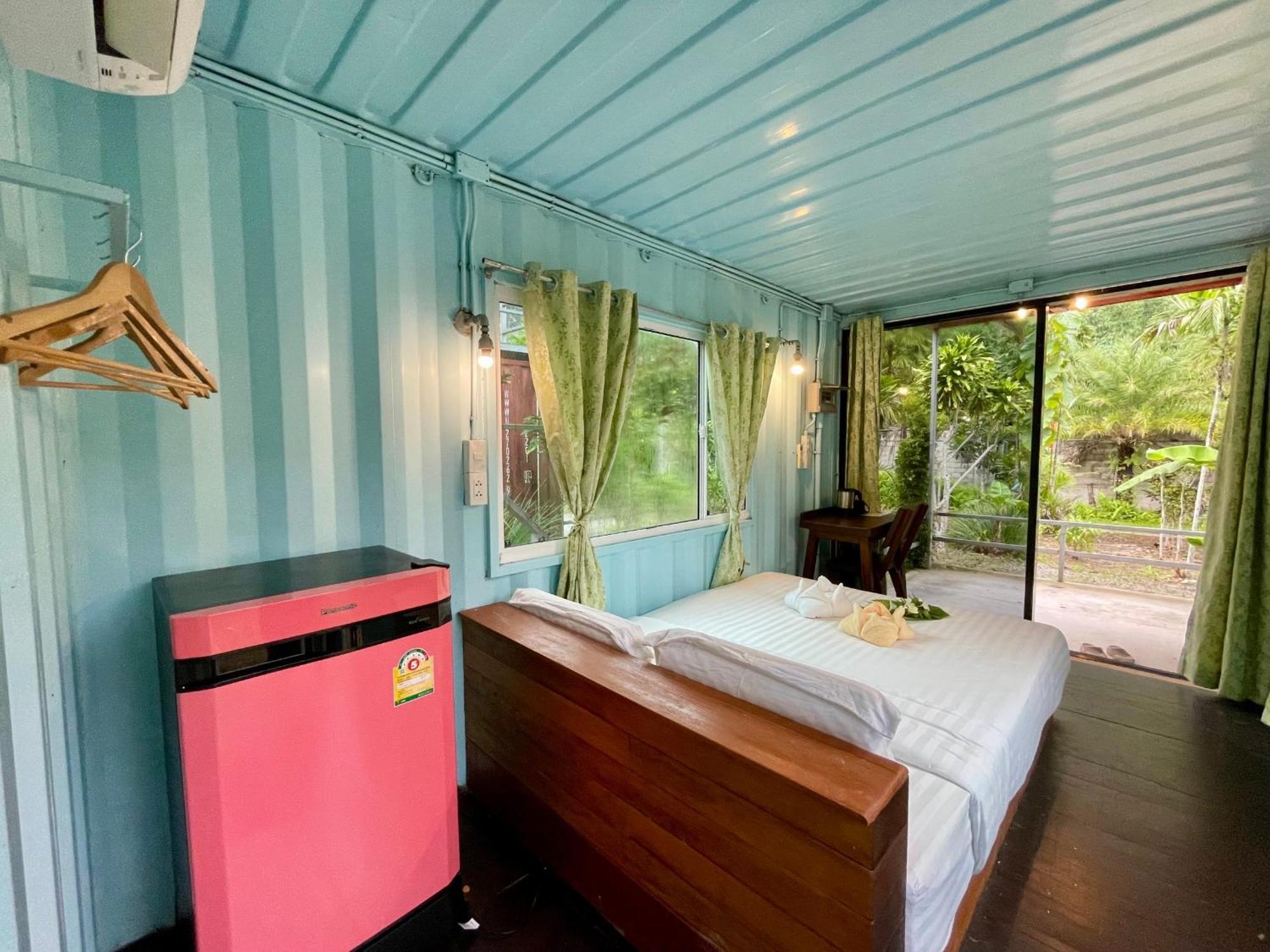 The Camper Lodge Khao Sok Ban Bang Bon Exterior photo